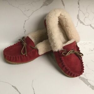 L. L. Bean Women’s Wicked Good Suede Moccasins US 5 M Dark Red